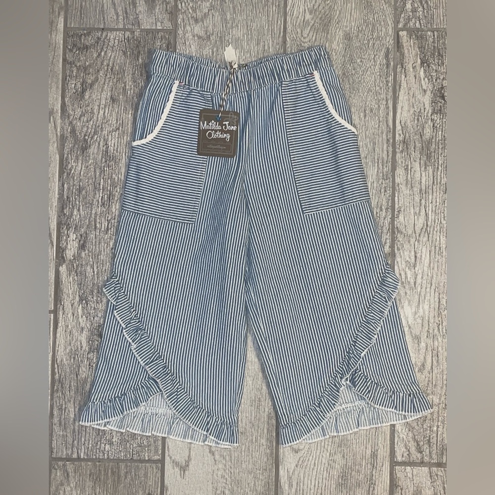 NWT- Matilda Jane size 6 adorable seersucker capri length (or longer) pants
